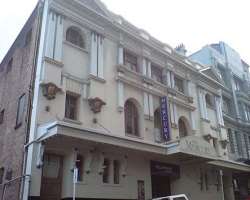 Early in her career, she performed several plays at the Mercury Theater in Auckland.